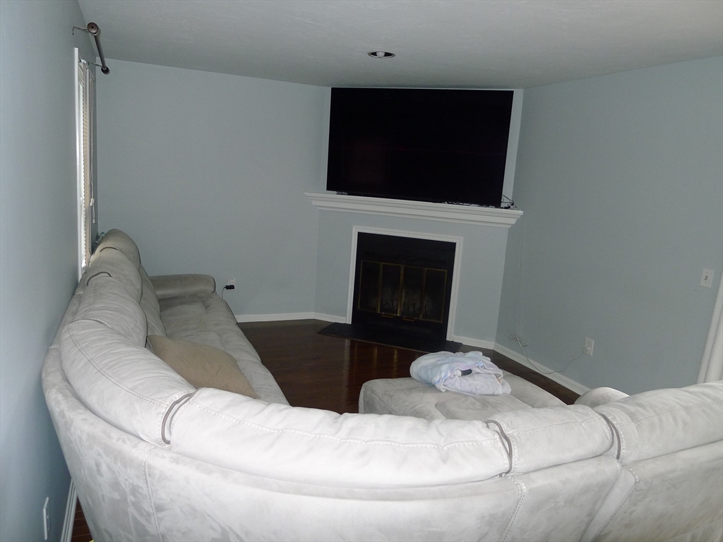 89 Brookdale, Shrewsbury