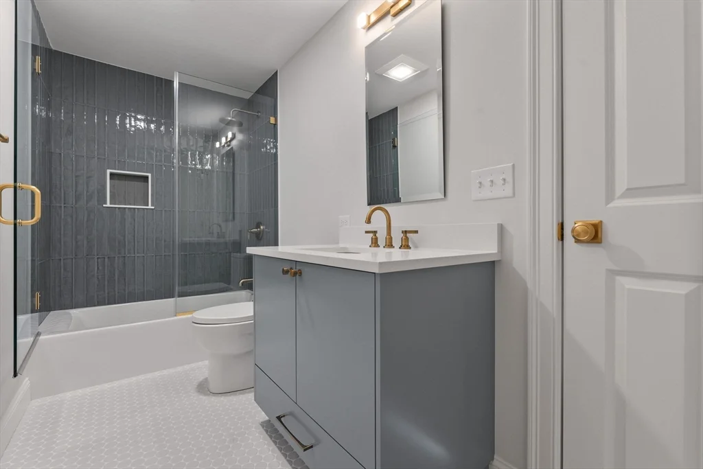 7 Chatham St, Watertown