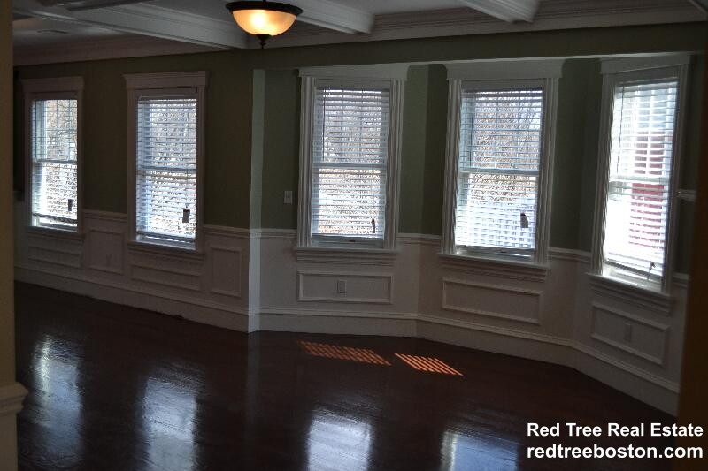 127 Nonantum St, Oak Square