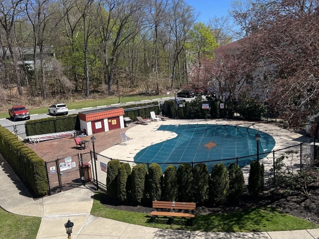 320 Fellsview Ter, Stoneham