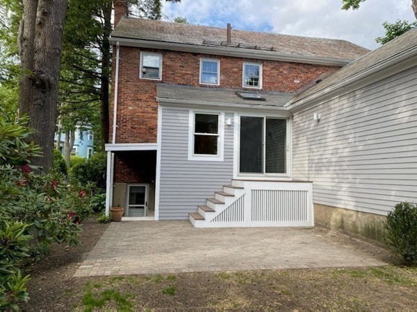 6 Surrey Rd, Newtonville