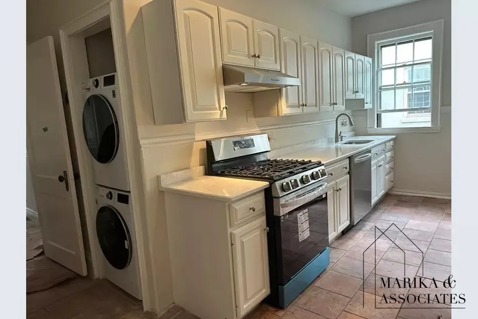 67 Green St, North Brookline