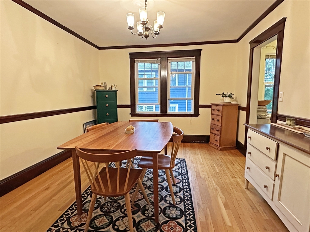 37 Lewis St, Newtonville