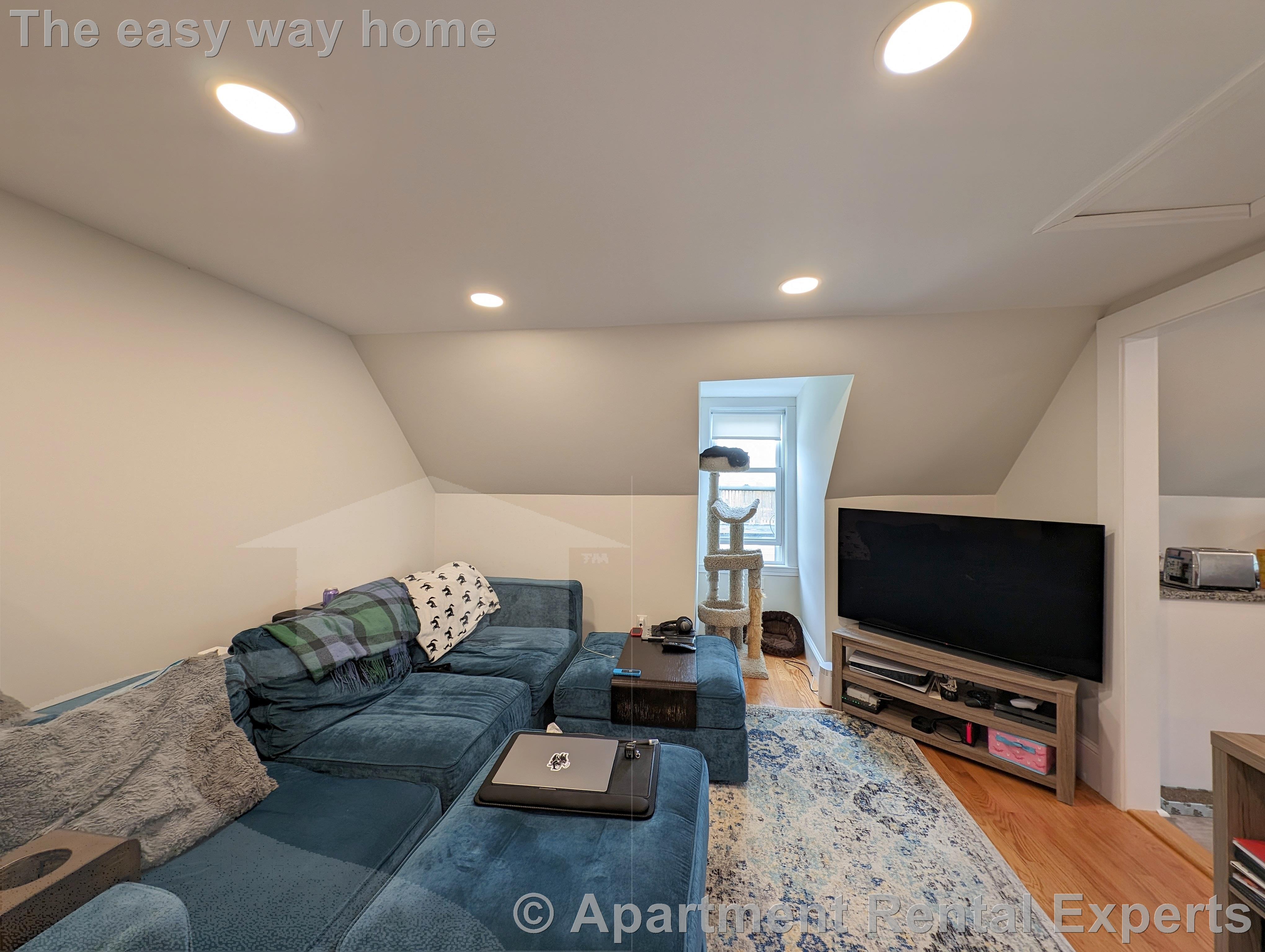 489 Main St, Magoun Square