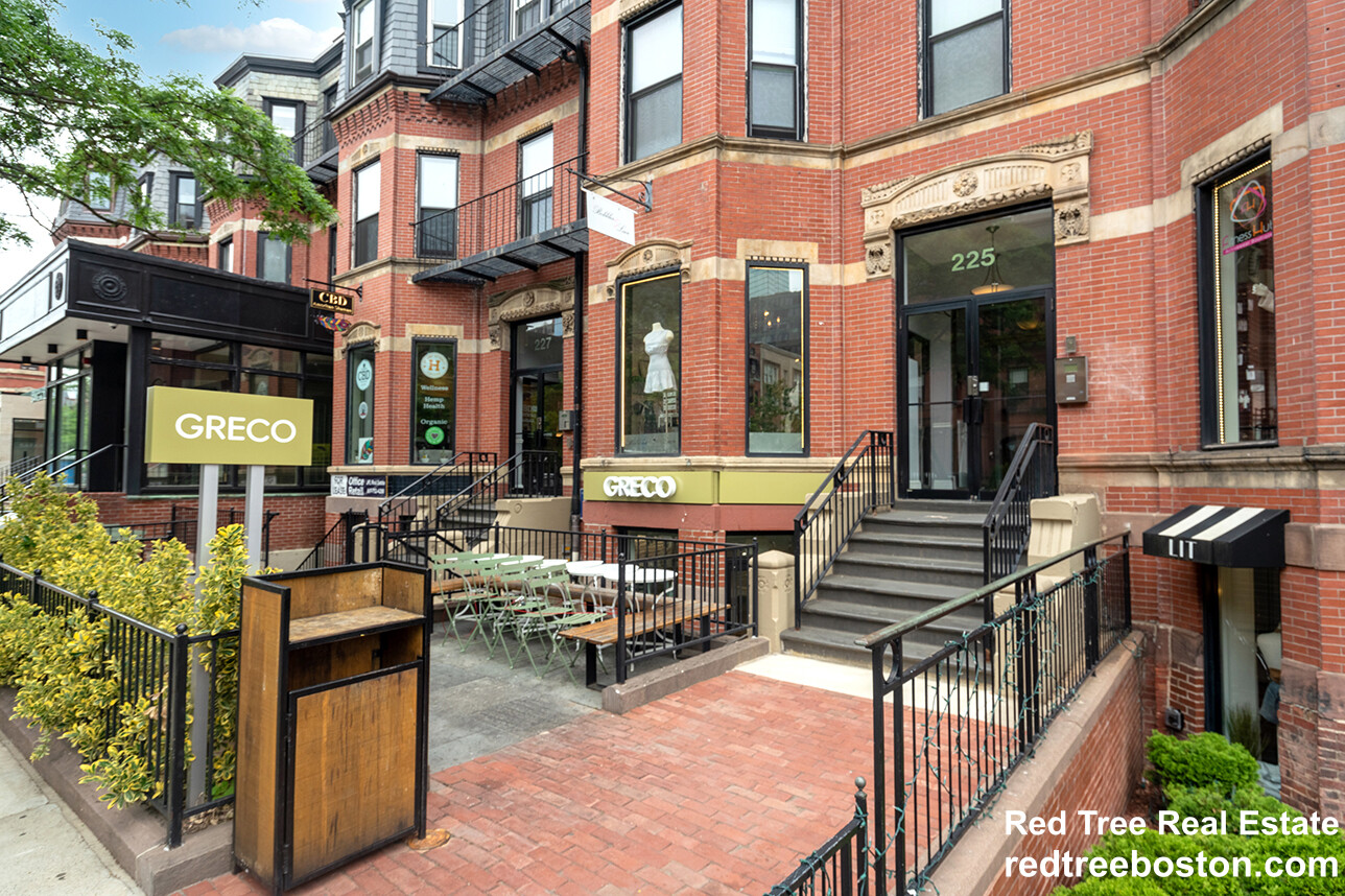 225 Newbury St, Back Bay