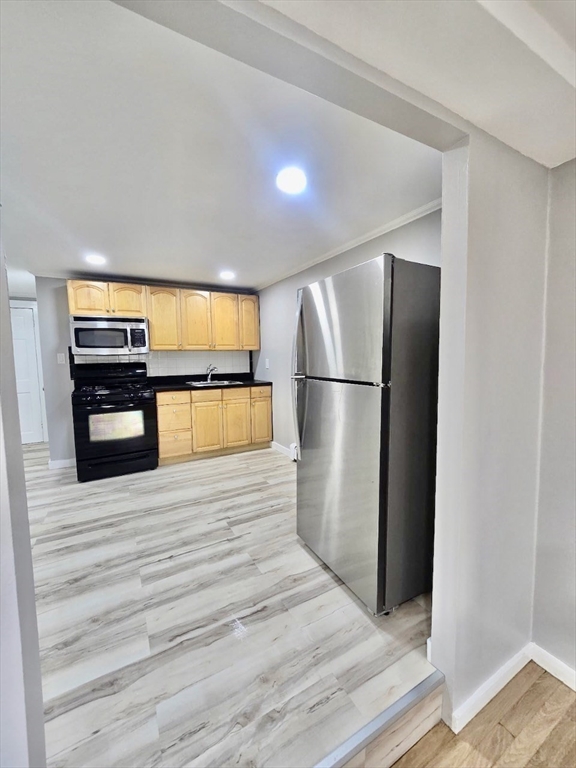 61 Gates St, South Boston