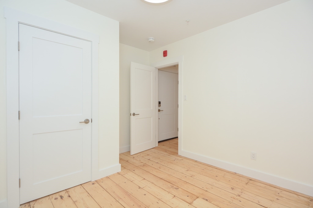 9 State St, Marblehead