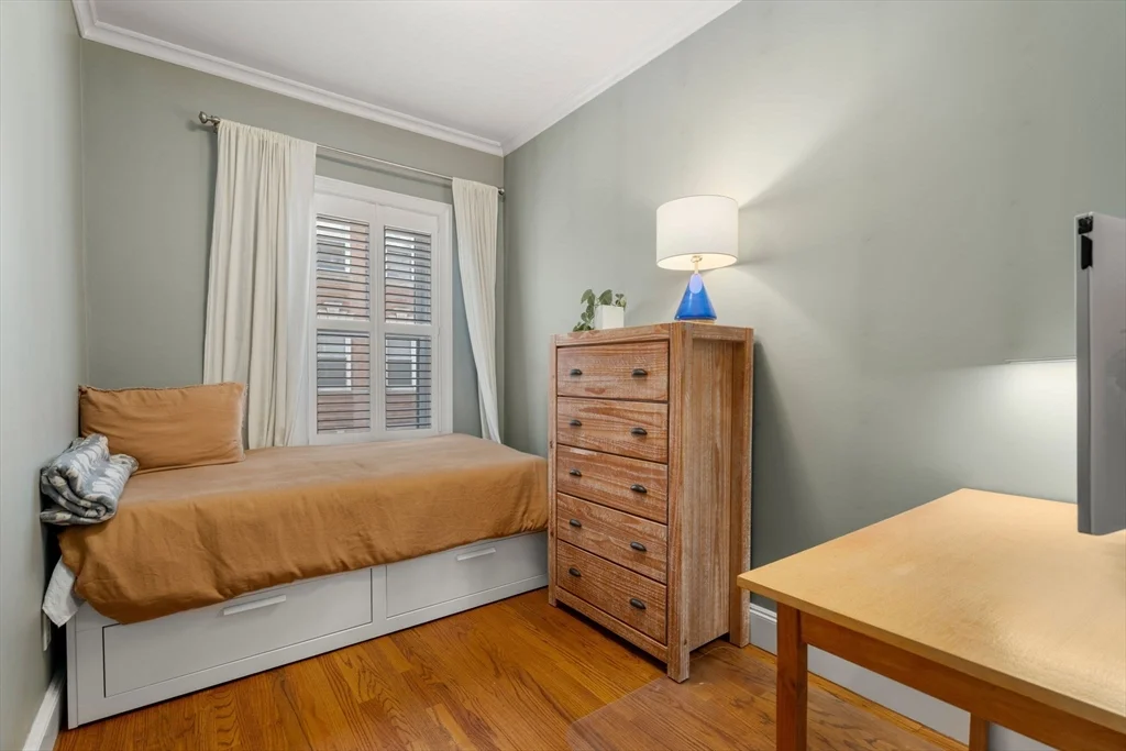 37 Mount Vernon St, Charlestown