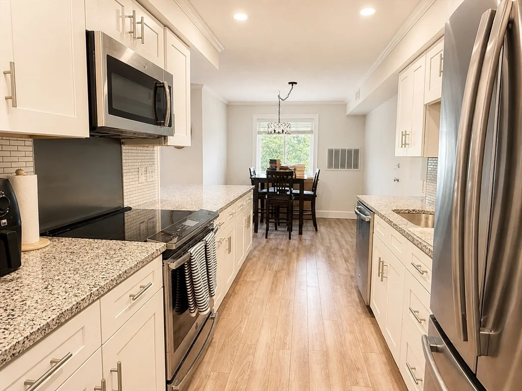 10 Beals Cove Rd, Hingham
