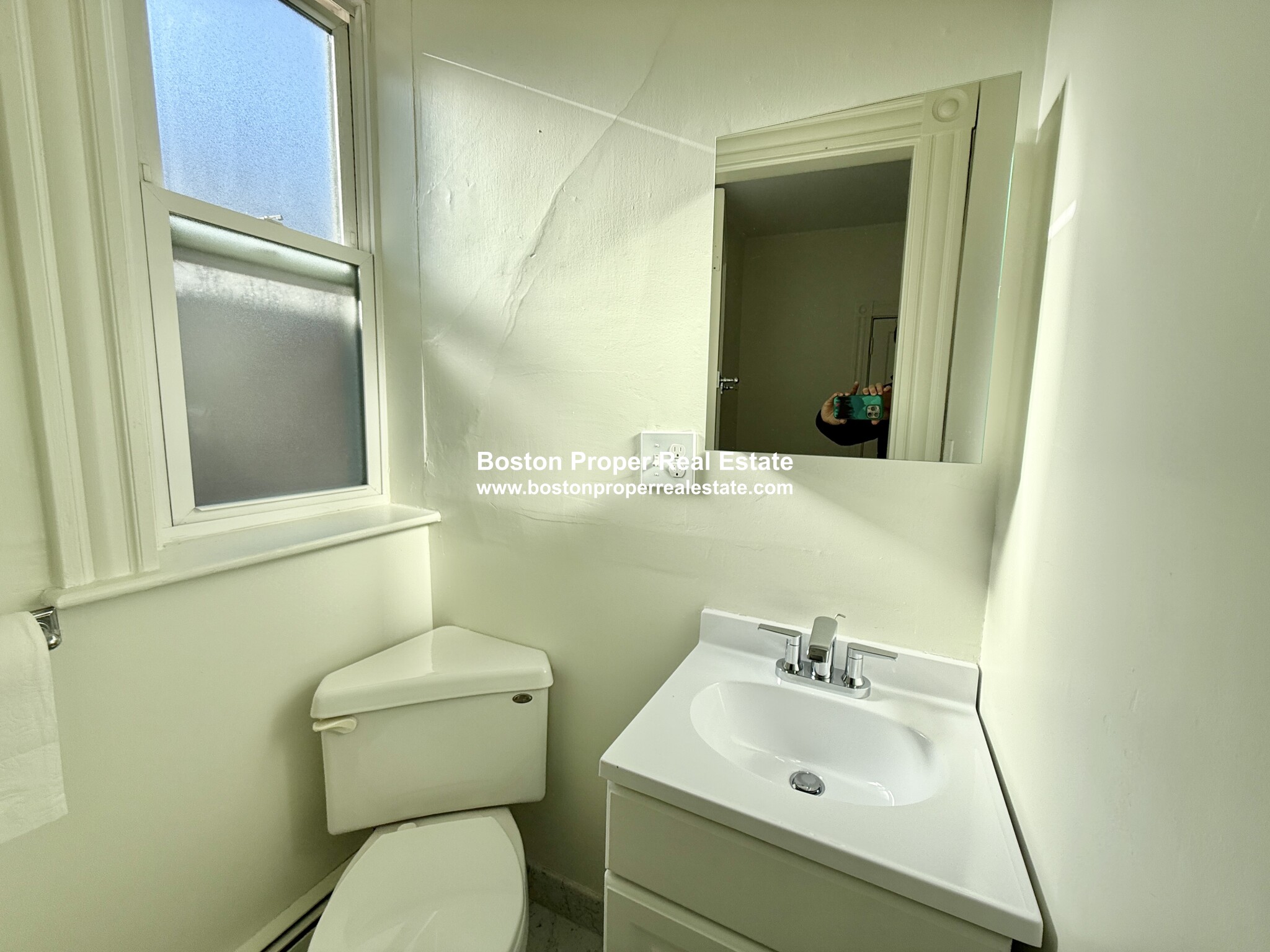 134 Pleasant St, North Brookline