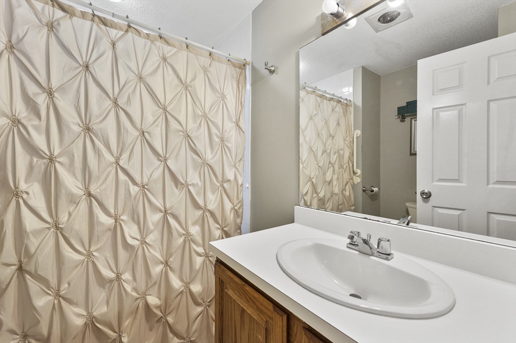 11 Ledgewood Way, Peabody