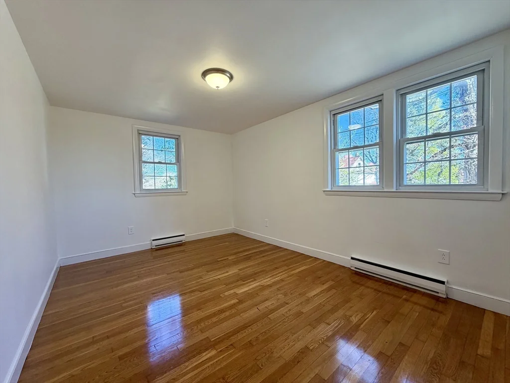 15 Park Ave, Foxboro