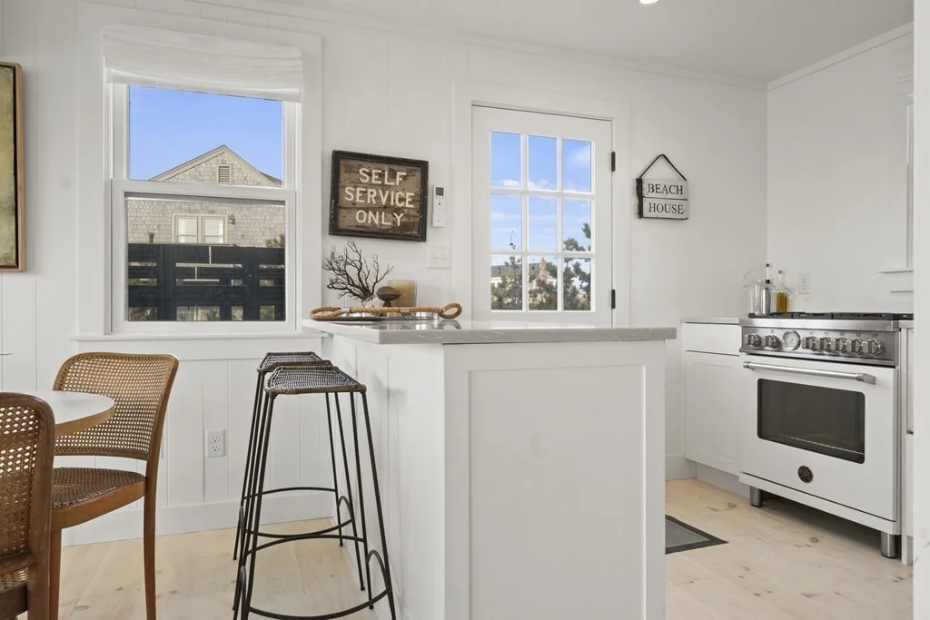 8 Maine Ave, Madaket