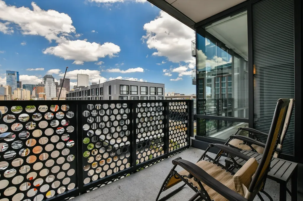 40 Traveler St, South End