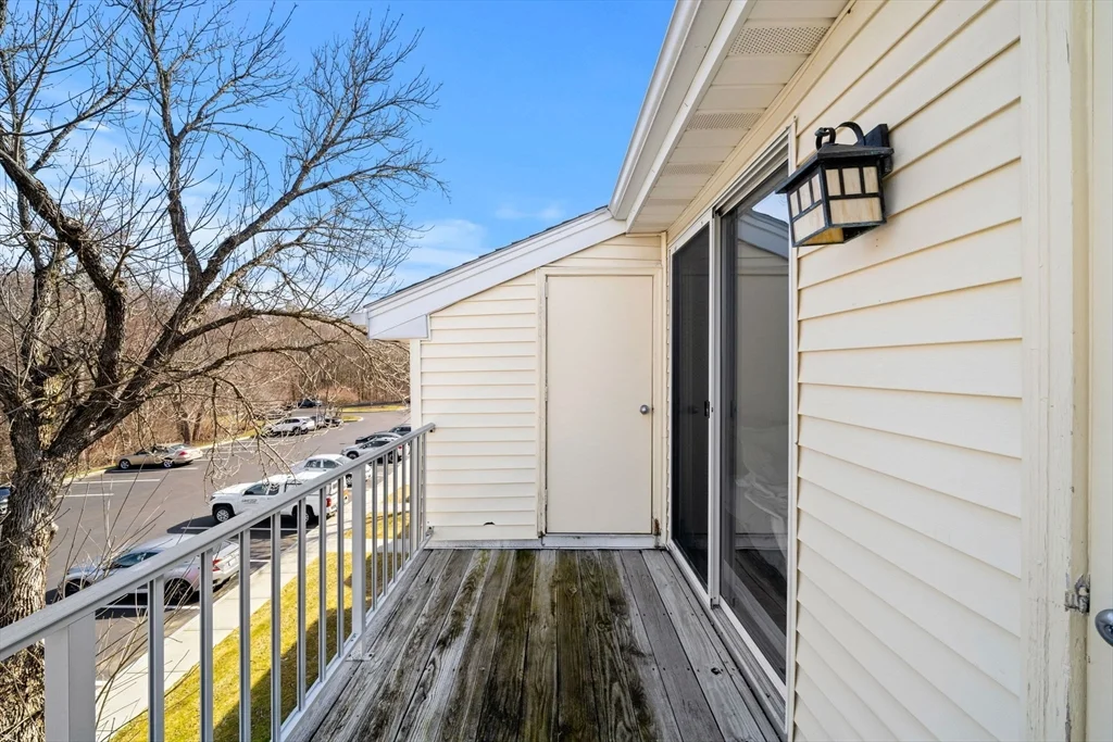 5 Thoreau Ct, Natick