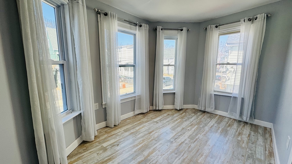 16 Hopkins St, Dorchester