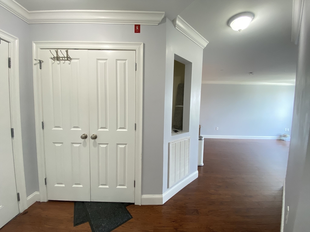 327 Centre St, Jamaica Plain