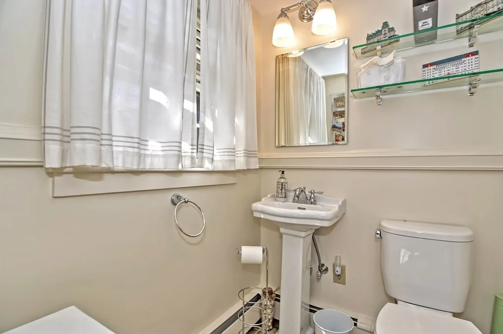 93 Granite St, Rockport