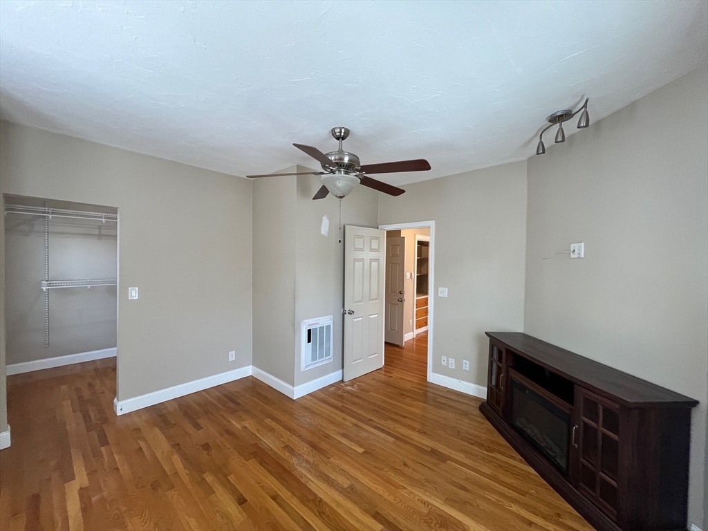 2 Woodville Park, Roxbury