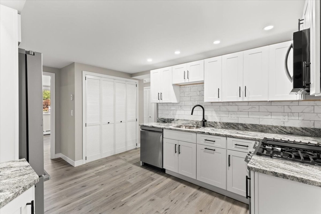 19 Coach Ln, Norwood