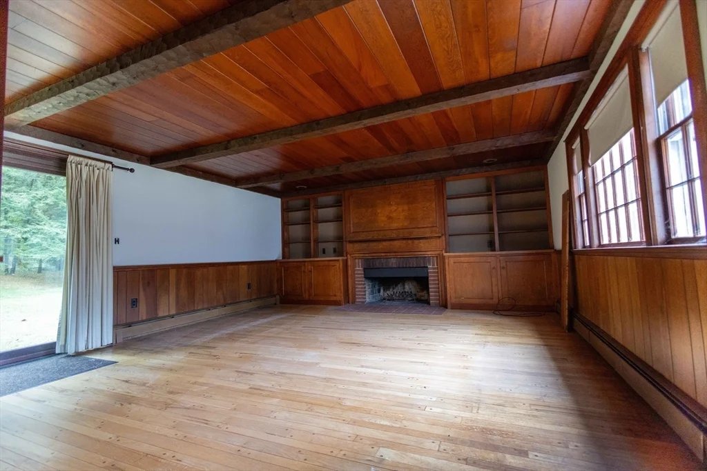 195 Dover Rd, Westwood