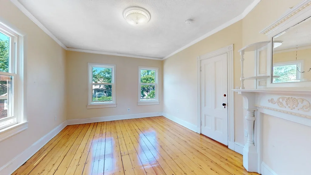 32 Thornton St, Roxbury