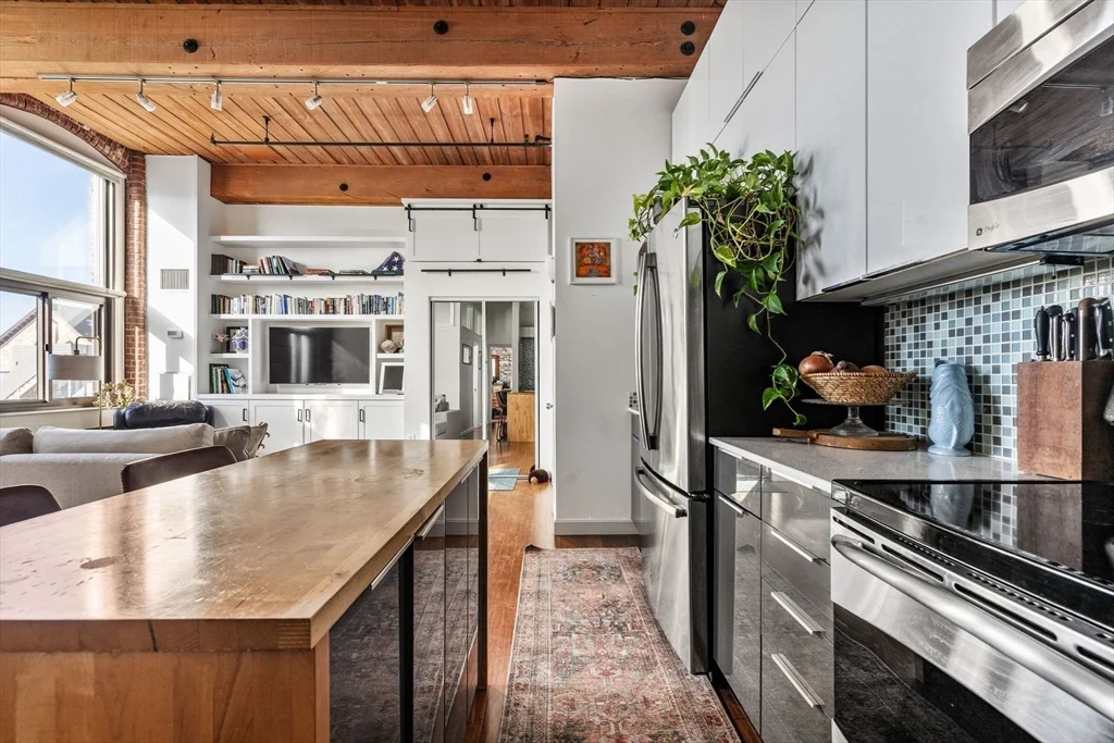 320 West 2nd St, South Boston