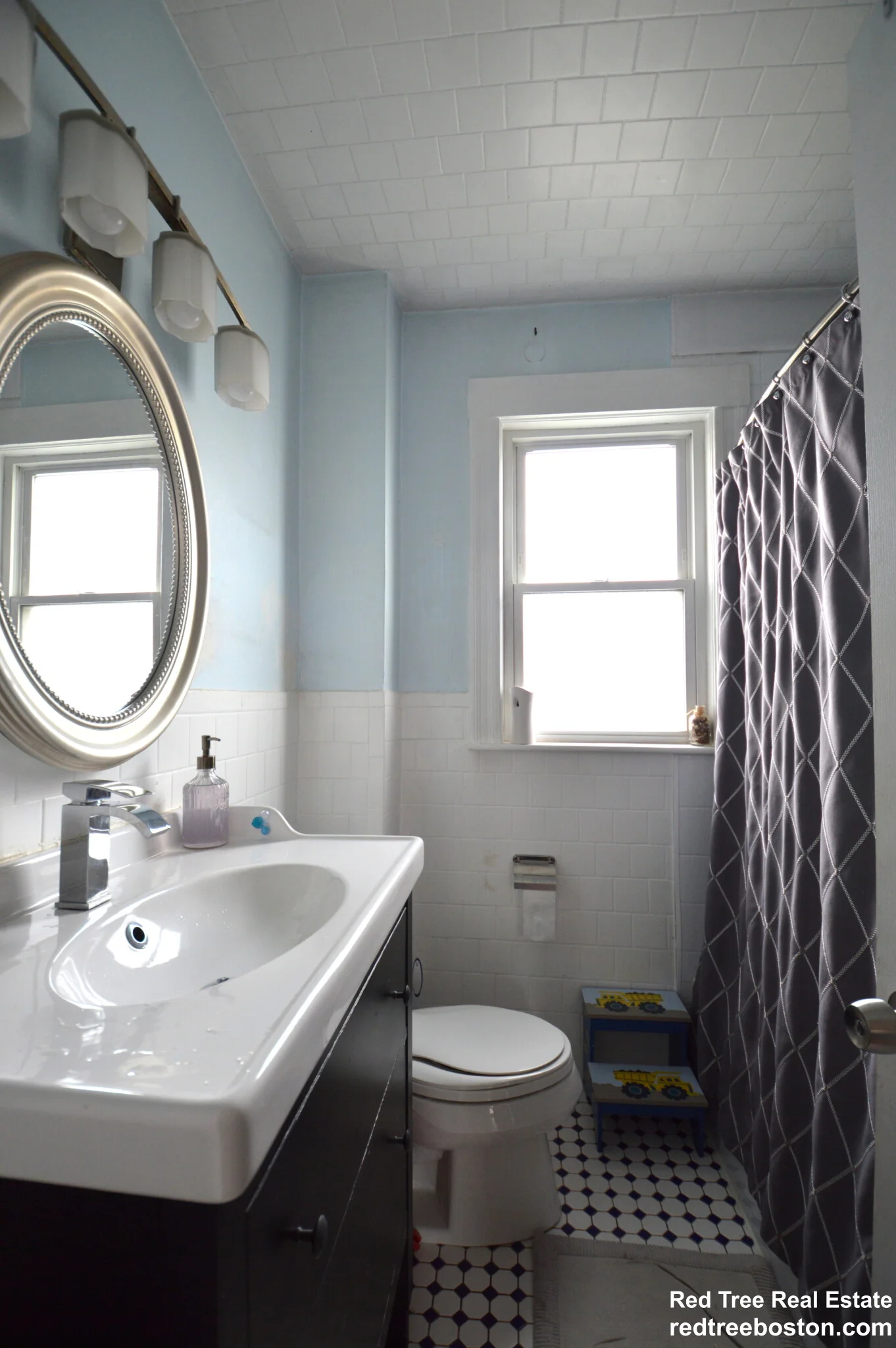 26 Garnet Rd, West Roxbury