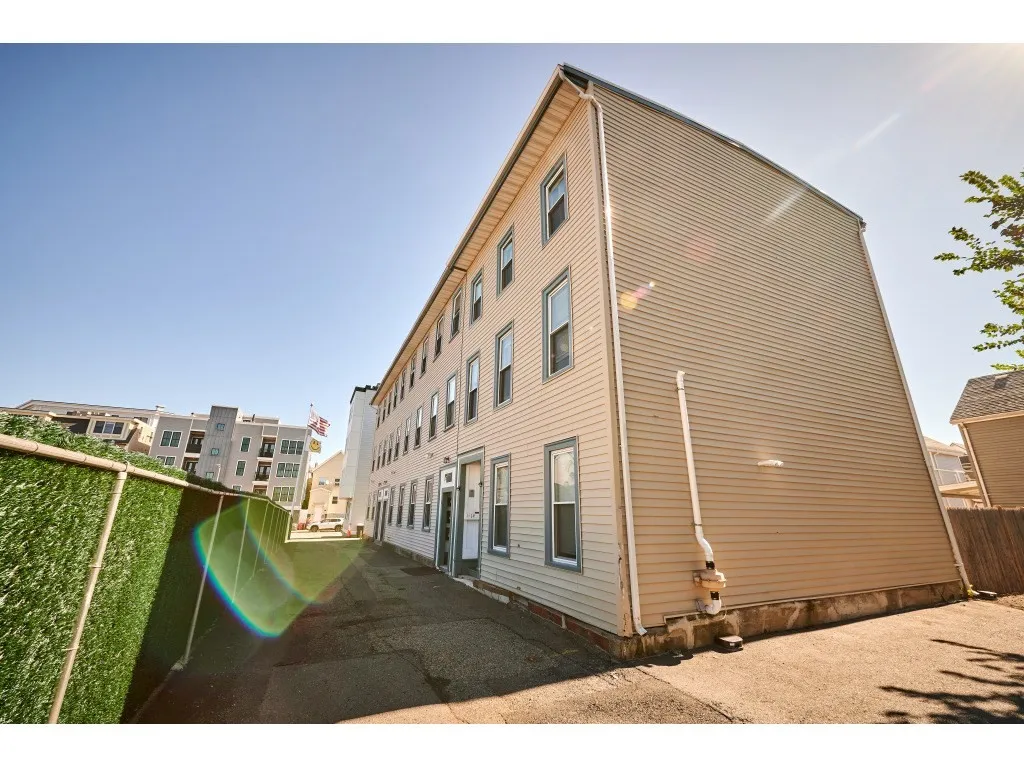 12 Humboldt Pl, South Boston