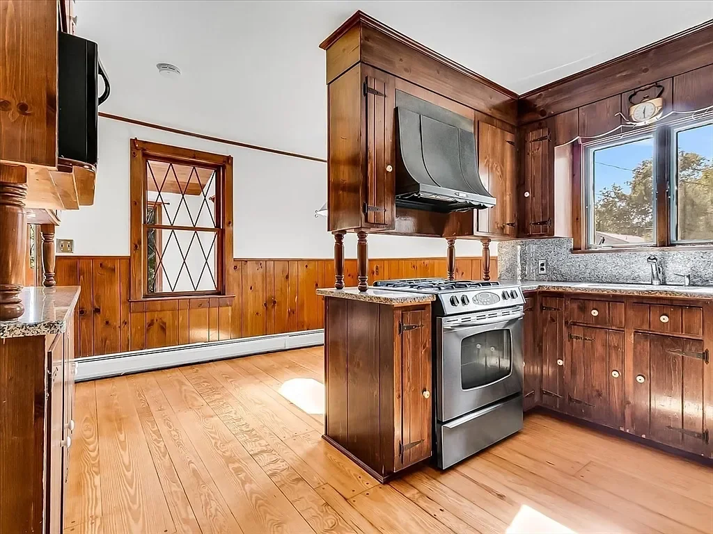 63 Johnson St, West Roxbury