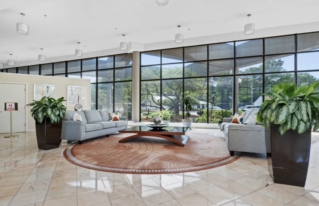 250 Hammond Pond Pkwy, Chestnut Hill