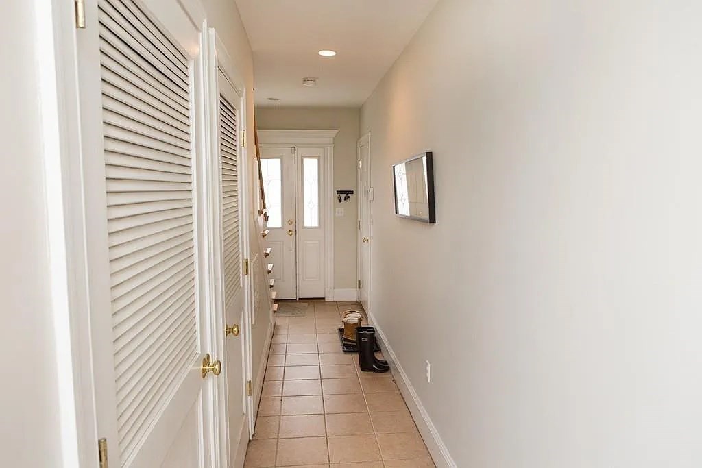 159 W 6th St, South Boston