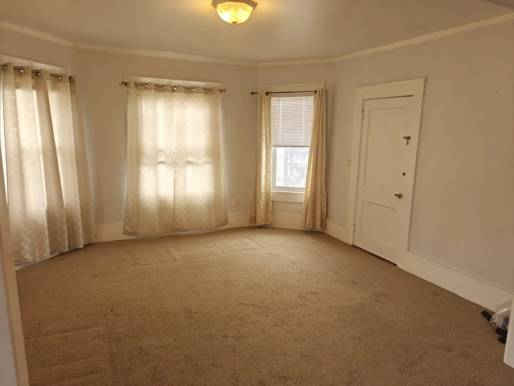 452 Osborn St, Fall River