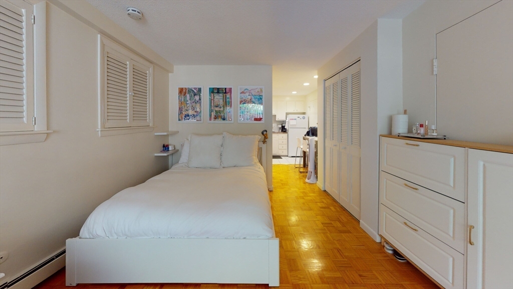 81 Green St, North Brookline