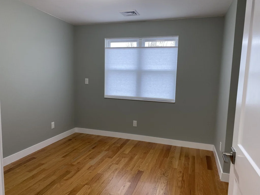 27 Lees River Dr, Swansea