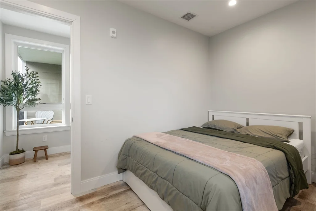 1457 Tremont St, Mission Hill
