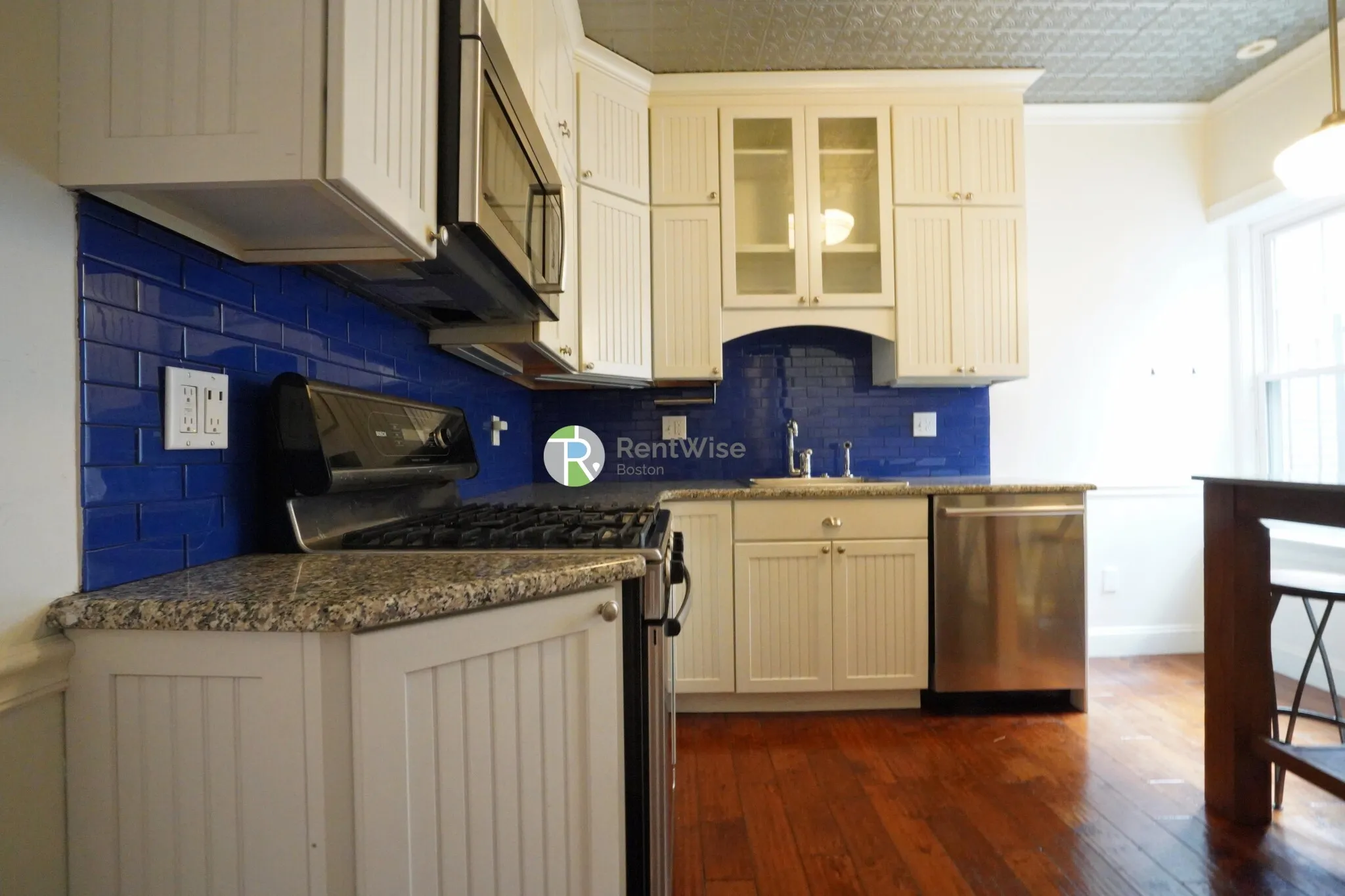 94 Naples Rd, North Brookline