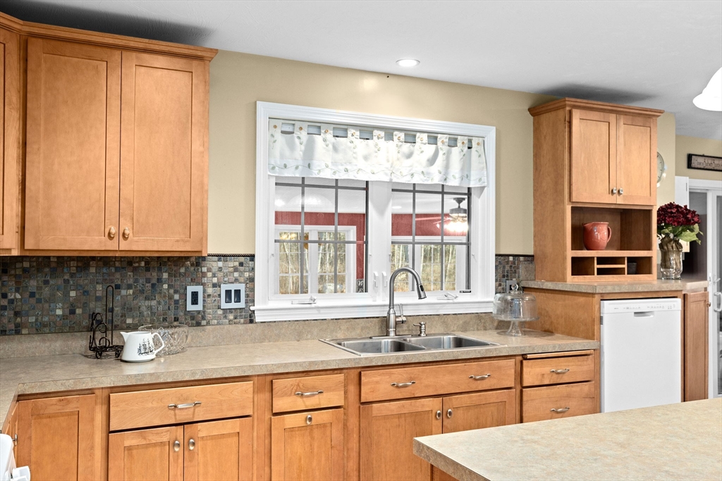 13 King Philip Way, East Freetown
