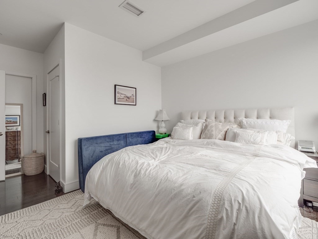 2 West 6th St, South Boston