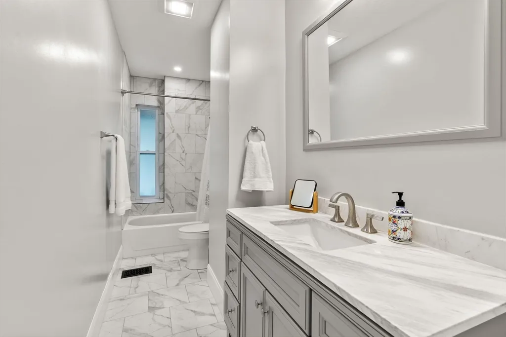 103 Belgrade Ave, Roslindale