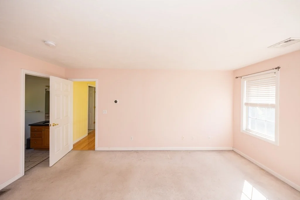 469 Walnut St, Shrewsbury
