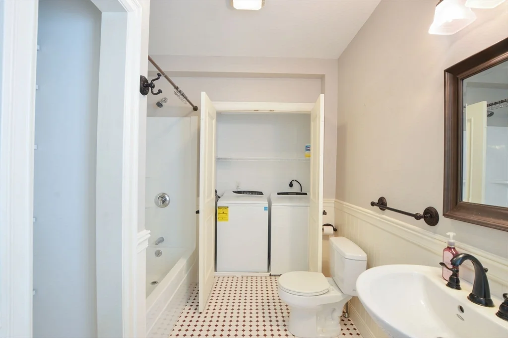 66 Tucker Ln, Dartmouth