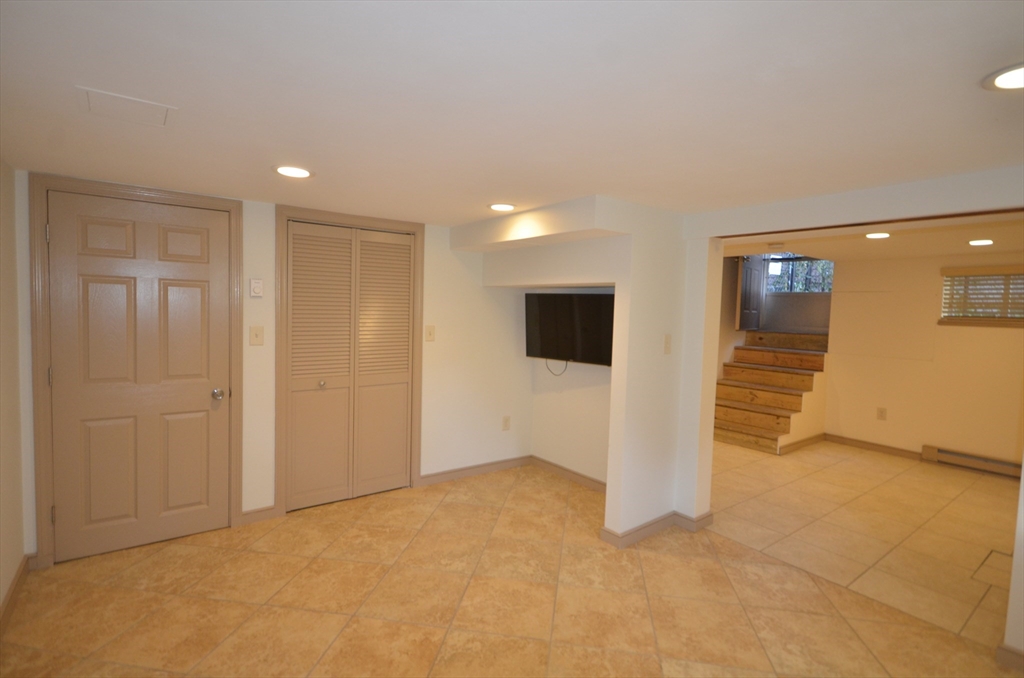 18 Benton Rd, Medford