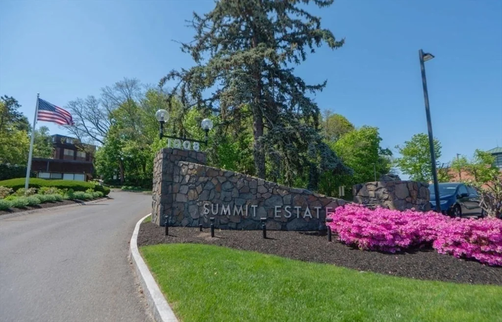 1006 Paradise Rd, Swampscott