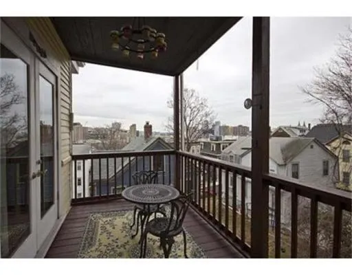 18 Sunset St, Mission Hill