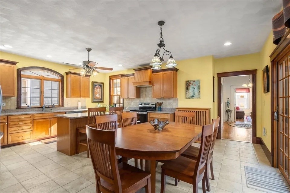 106 Grovers Ave, Winthrop