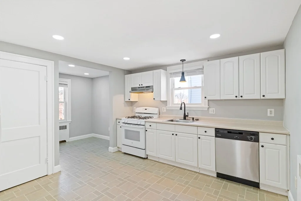 126 Washington Ave, Waltham