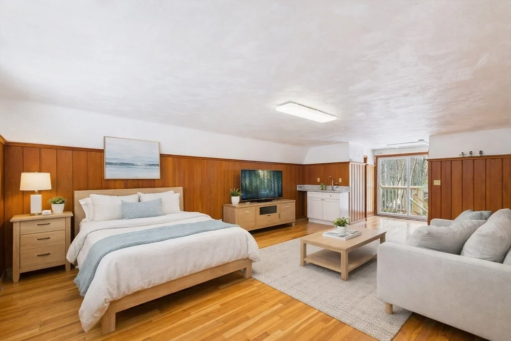 215 Stoney Lea Rd, Precinct One/Upper Dedham