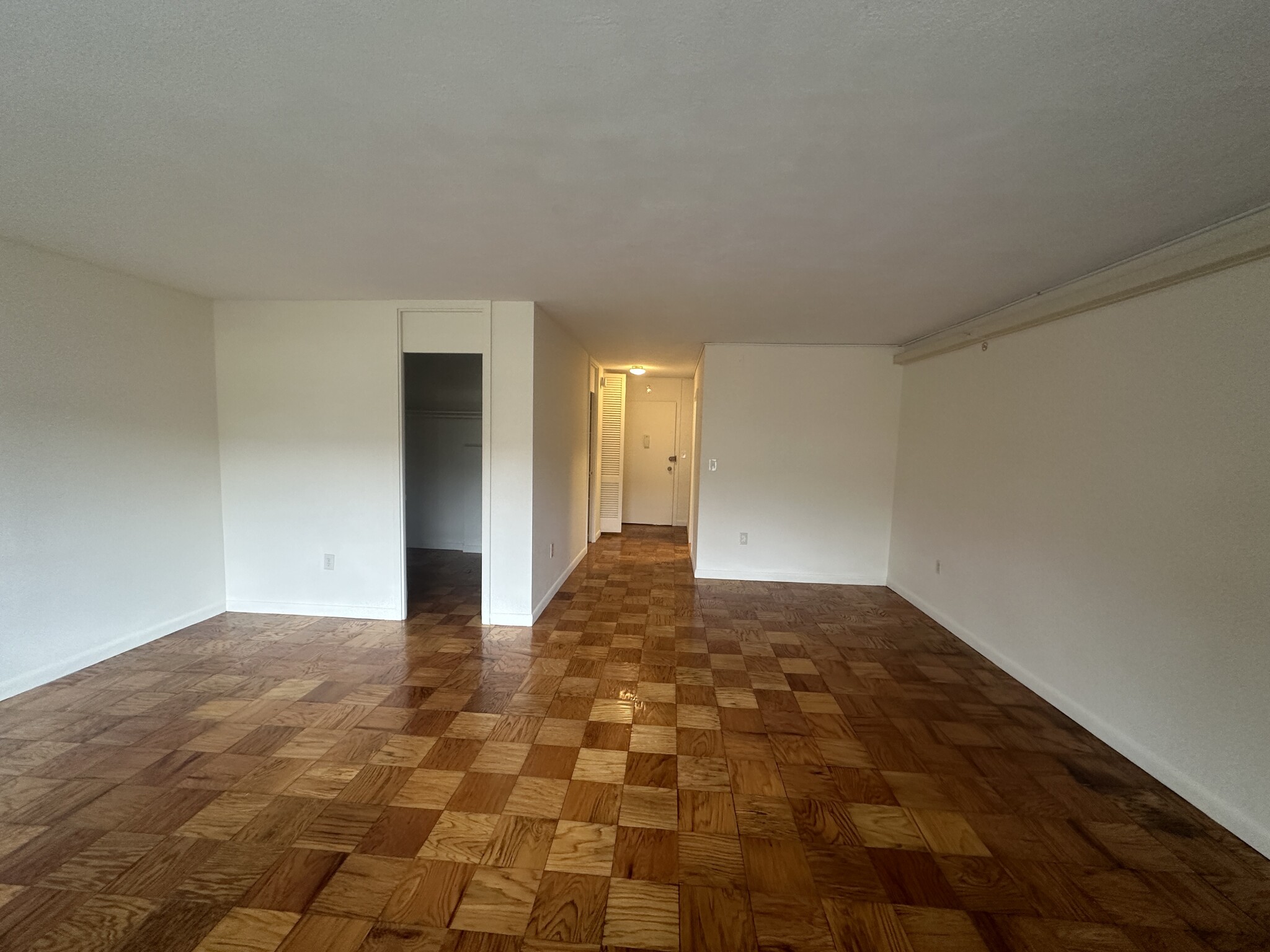 101 Monmouth Ct, Longwood