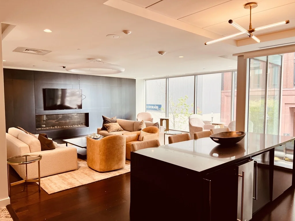 32 Traveler St, South End